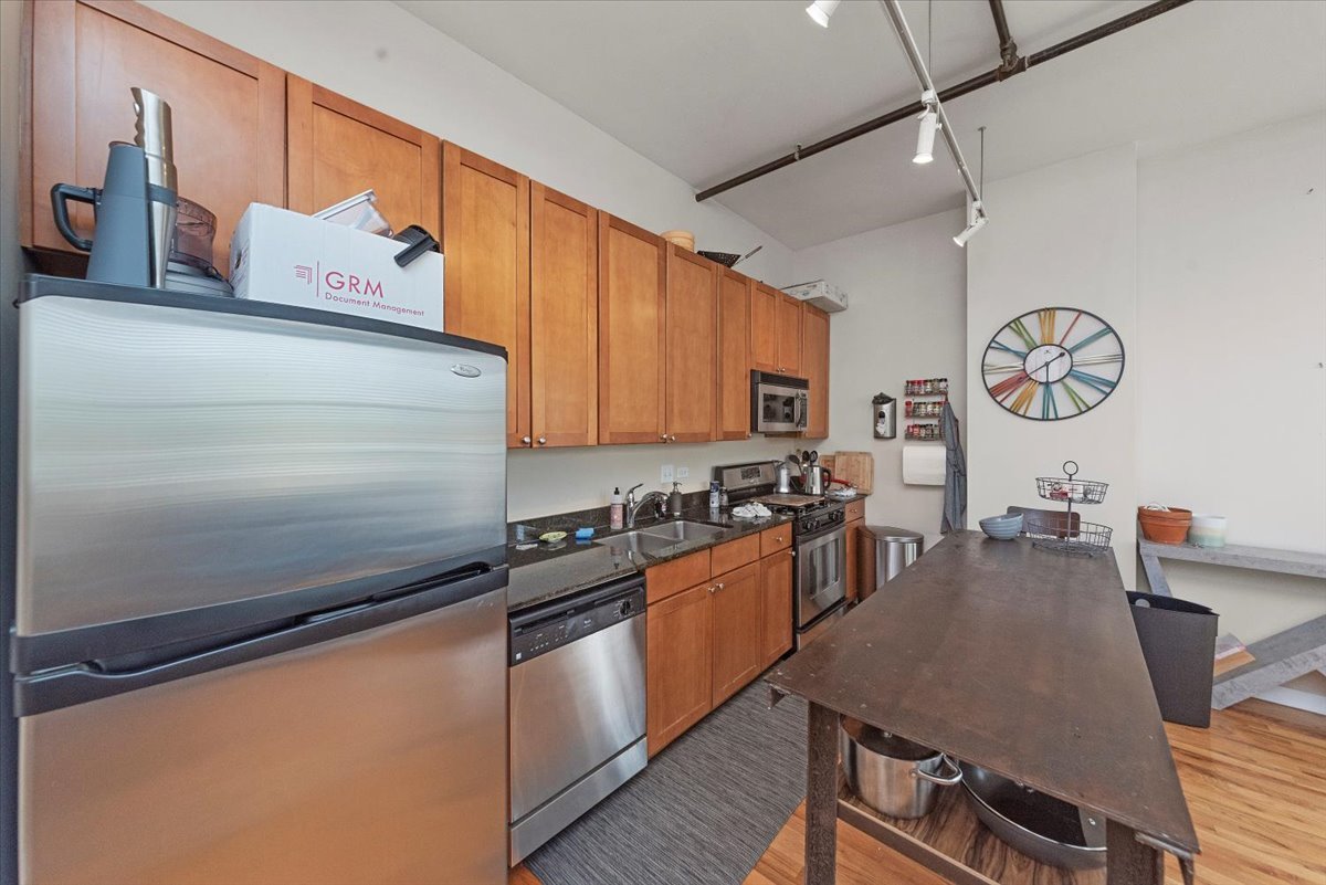 4715 N RACINE Avenue 401