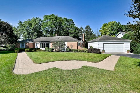 Tiny photo for 9 Dover Drive, Oak Brook, IL 60523 (MLS # 12737406)