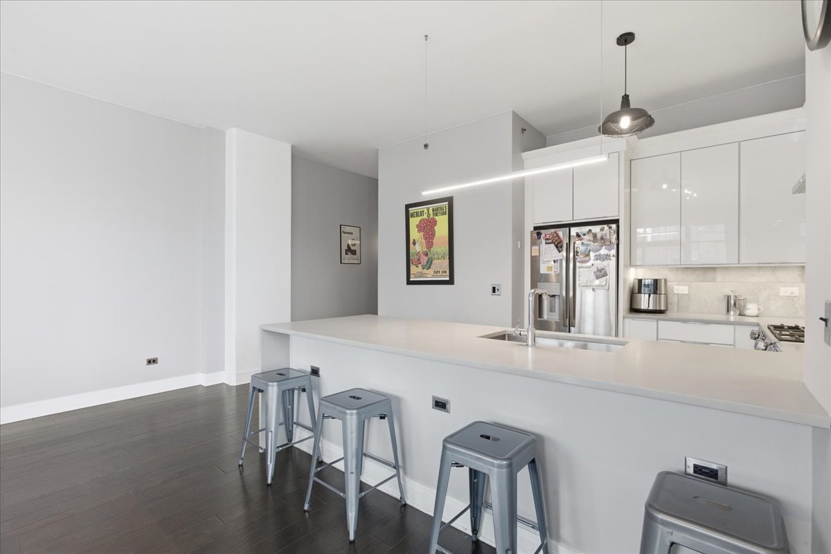 340 W SUPERIOR Street 1201