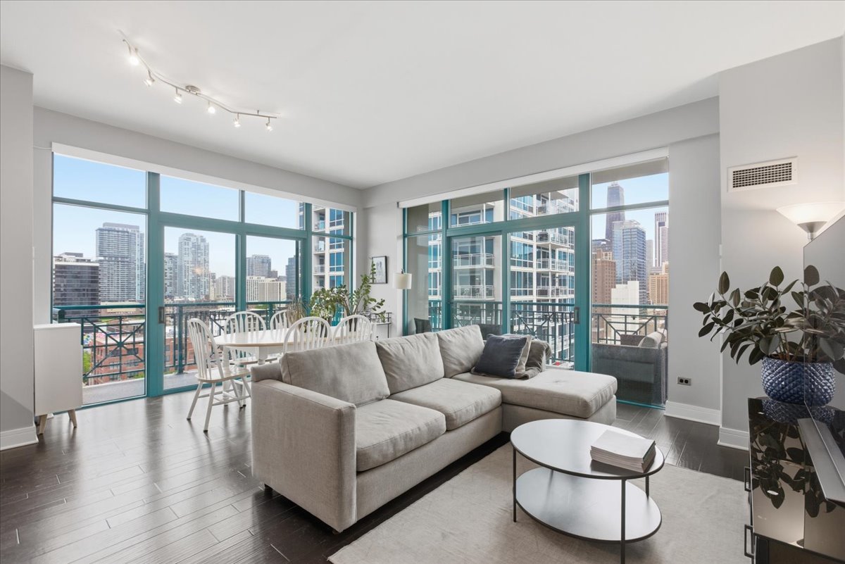 340 W SUPERIOR Street 1201
