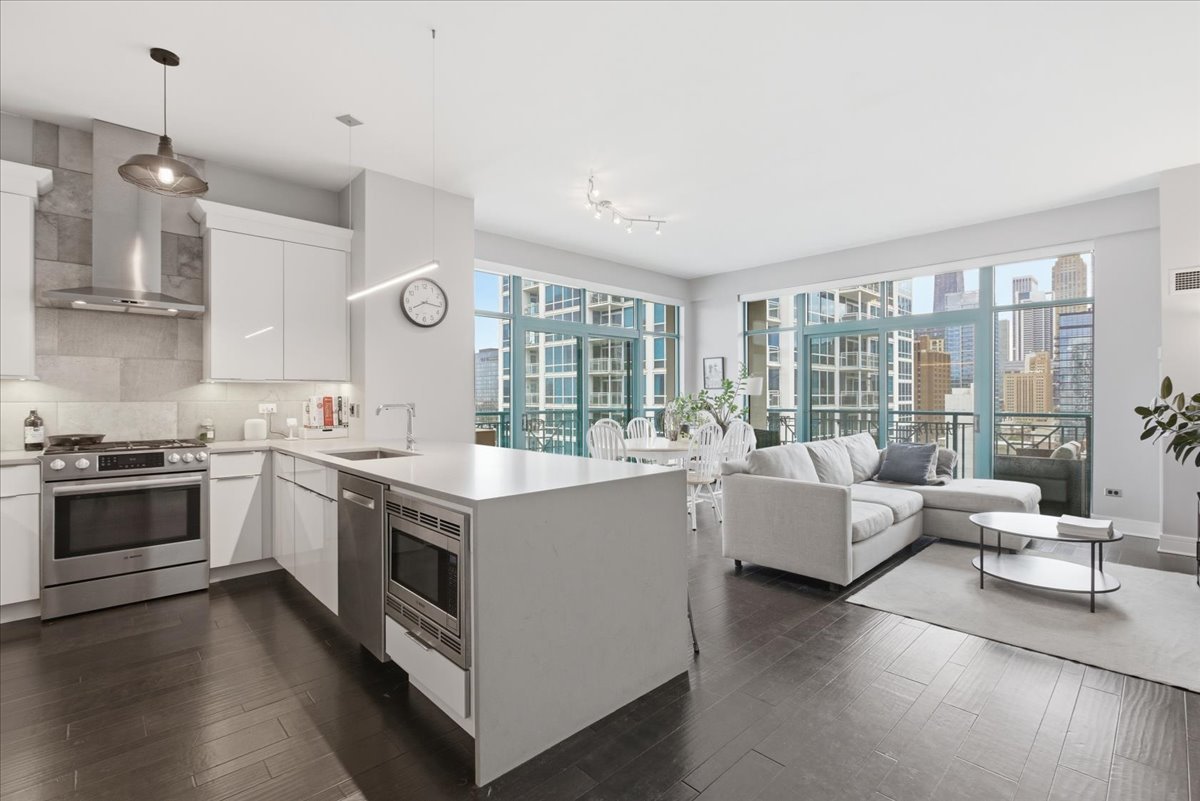 340 W SUPERIOR Street 1201
