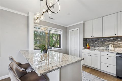 Tiny photo for 9242 Gross Point Road #402, Skokie, IL 60077 (MLS # 12526430)