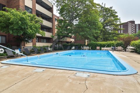 Tiny photo for 9242 Gross Point Road #402, Skokie, IL 60077 (MLS # 12526430)