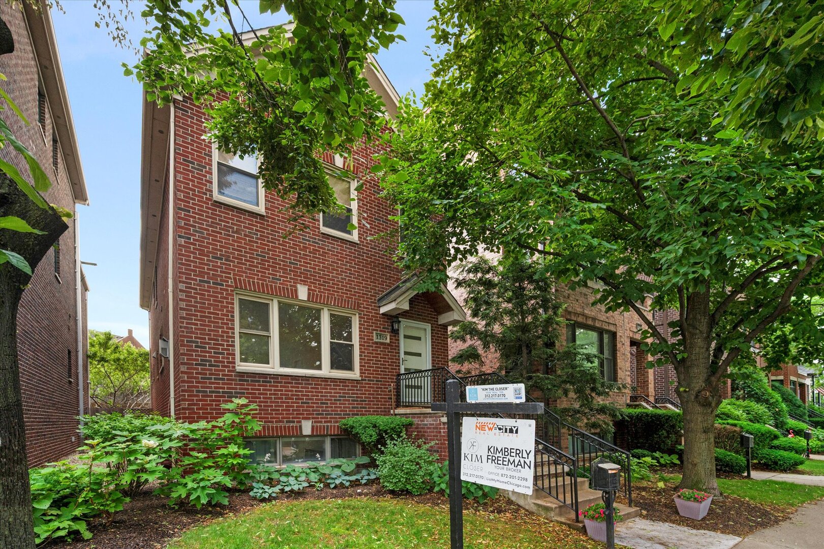 1319 W 32nd Place