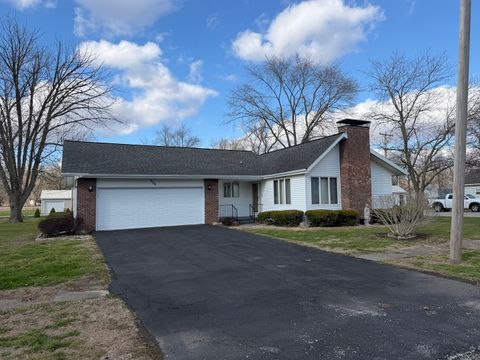 Photo of 309 E Yates, Newman, IL 61942 (MLS # 12603631)