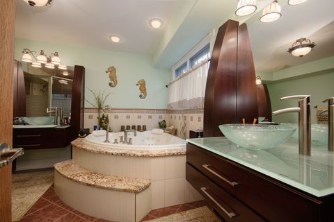 Tiny photo for 11226 Hiawatha Lane, Indian Head Park, IL 60525 (MLS # 12504093)