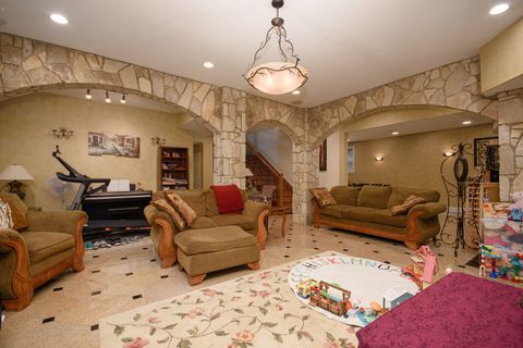 Tiny photo for 11226 Hiawatha Lane, Indian Head Park, IL 60525 (MLS # 12504093)