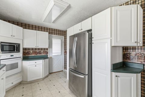 Tiny photo for 3215 53rd Street, Moline, IL 61265 (MLS # 12612087)