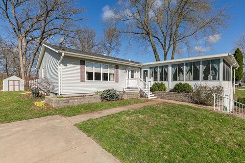 Tiny photo for 3215 53rd Street, Moline, IL 61265 (MLS # 12612087)