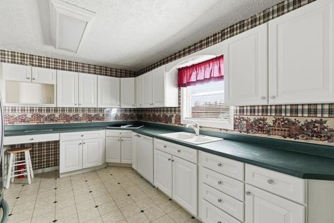 Tiny photo for 3215 53rd Street, Moline, IL 61265 (MLS # 12612087)