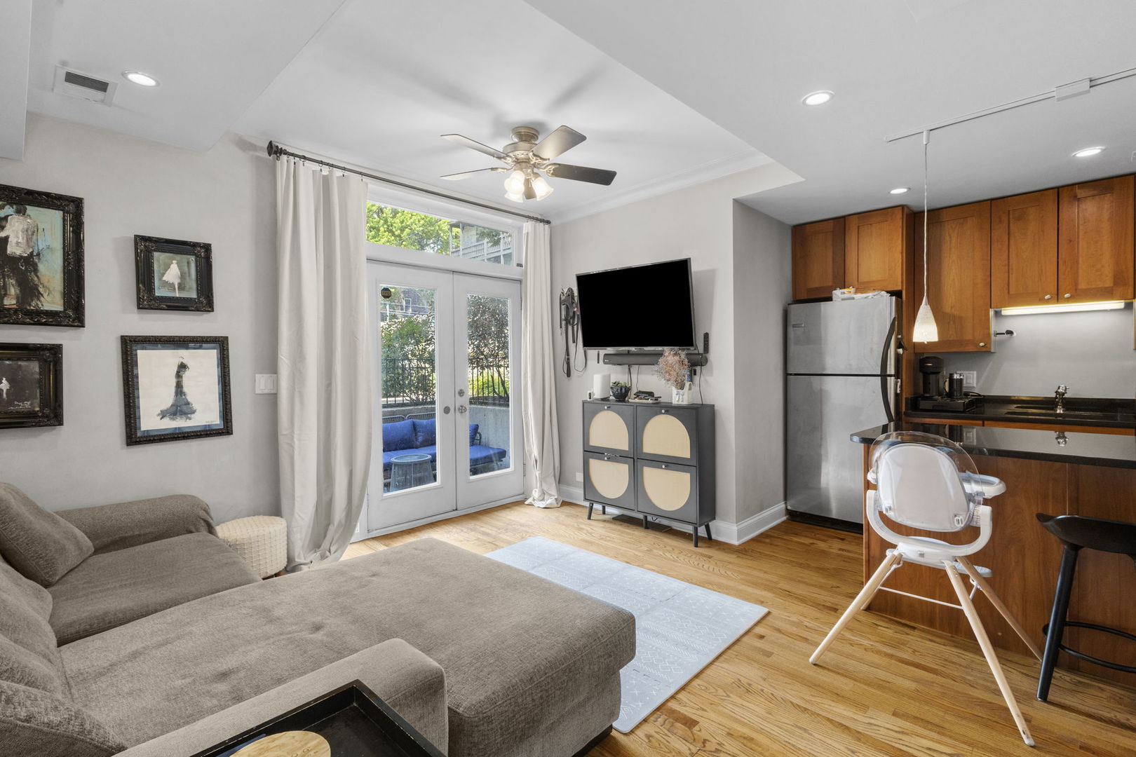 4422 N ASHLAND Avenue G