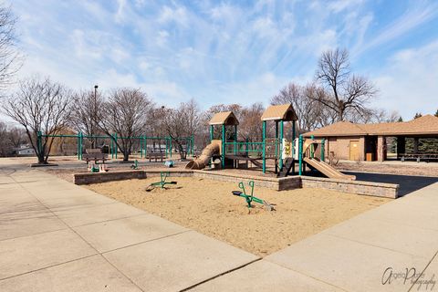 Tiny photo for 640 Mchenry Road #301, Wheeling, IL 60090 (MLS # 12563576)