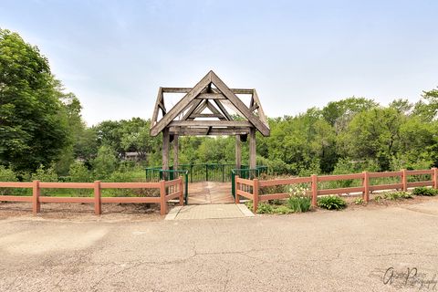 Tiny photo for 640 Mchenry Road #301, Wheeling, IL 60090 (MLS # 12563576)