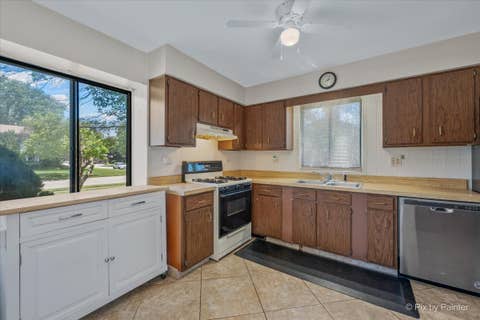 Tiny photo for 20 Wedgewood Drive, South Elgin, IL 60177 (MLS # 12631520)