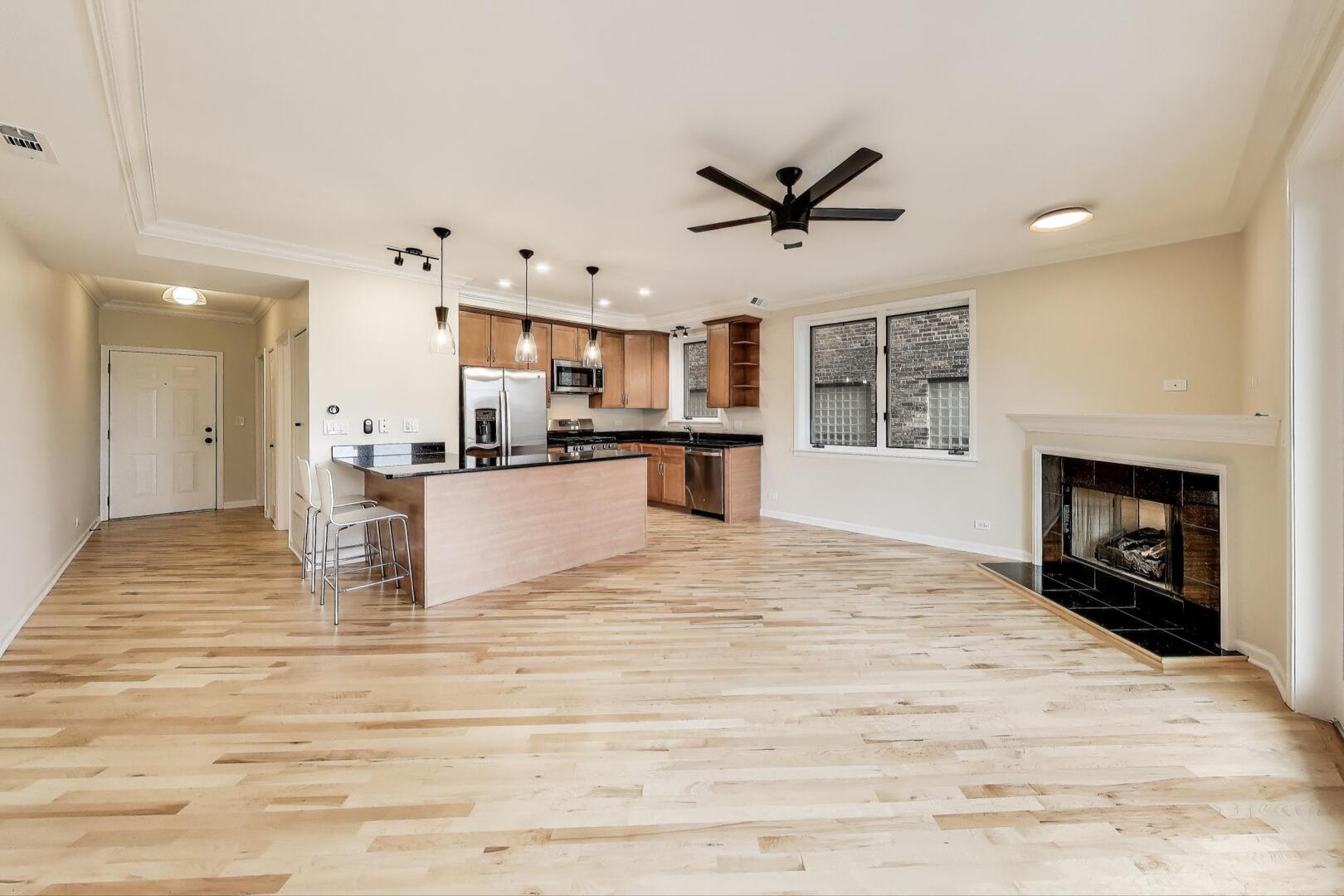 815 N Marshfield Avenue 301