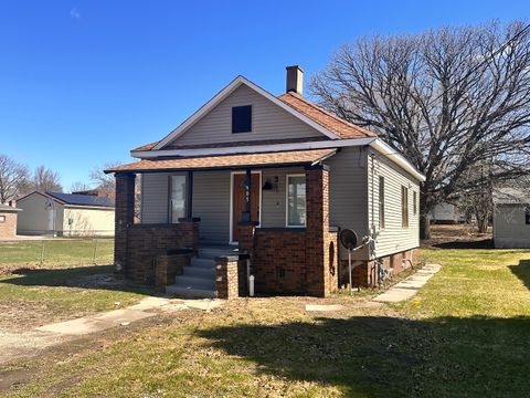 Photo of 905 N Jackson Street, Streator, IL 61364 (MLS # 12598111)