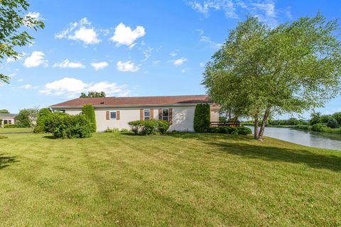 Tiny photo for 1 Rocking Horse Lane, Grayslake, IL 60030 (MLS # 12446633)