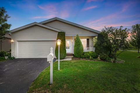 Photo of 1 Rocking Horse Lane, Grayslake, IL 60030 (MLS # 12446633)