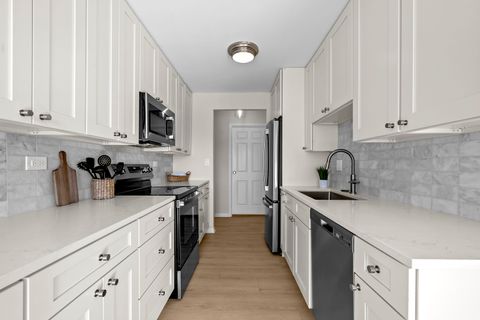 Tiny photo for 1250 Rudolph Road #4F, Northbrook, IL 60062 (MLS # 12560430)