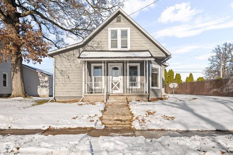 Photo of 1577 31st Avenue, Moline, IL 61265 (MLS # 12535916)