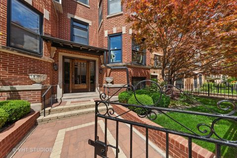 Photo of 556 W Roscoe Street #3, Chicago, IL 60657 (MLS # 12671719)