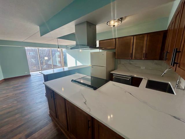 1301 N Western Avenue 326