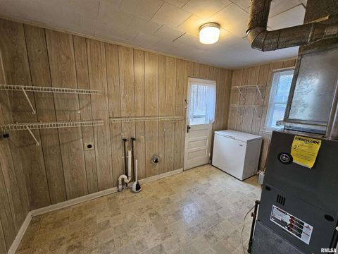 Tiny photo for 207 N 8TH Street, Mt Vernon, IL 62864 (MLS # EB460627)