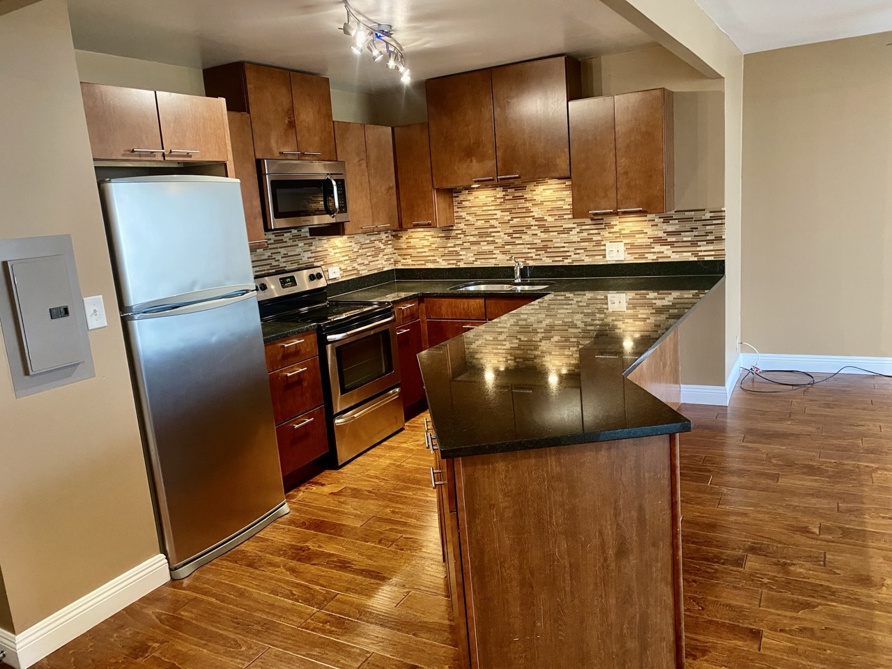 3930 N Pine Grove Avenue 514