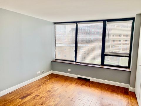Tiny photo for 3930 N Pine Grove Avenue #514, Chicago, IL 60613 (MLS # 12625393)