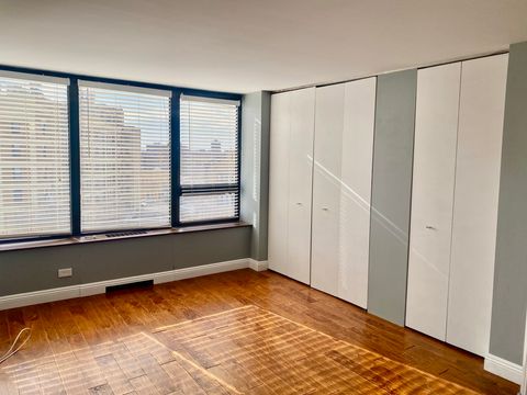 Tiny photo for 3930 N Pine Grove Avenue #514, Chicago, IL 60613 (MLS # 12625393)