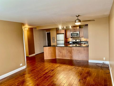 Tiny photo for 3930 N Pine Grove Avenue #514, Chicago, IL 60613 (MLS # 12625393)