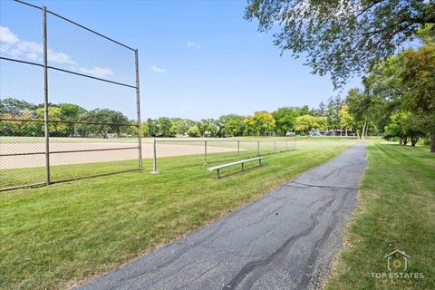 Tiny photo for 1651 PAULINE Circle #1651, Mundelein, IL 60060 (MLS # 12490038)
