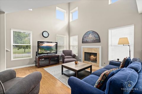 Tiny photo for 1651 PAULINE Circle #1651, Mundelein, IL 60060 (MLS # 12490038)