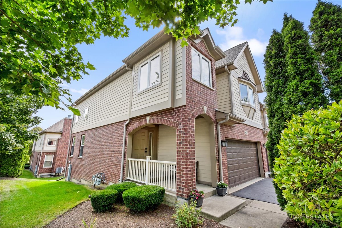 1651 PAULINE Circle 1651