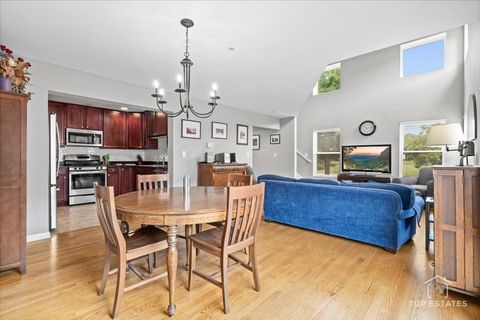 Tiny photo for 1651 PAULINE Circle #1651, Mundelein, IL 60060 (MLS # 12490038)