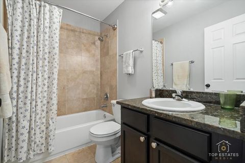 Tiny photo for 1651 PAULINE Circle #1651, Mundelein, IL 60060 (MLS # 12490038)