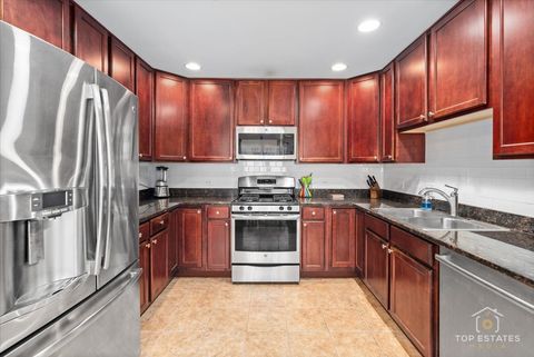 Tiny photo for 1651 PAULINE Circle #1651, Mundelein, IL 60060 (MLS # 12490038)
