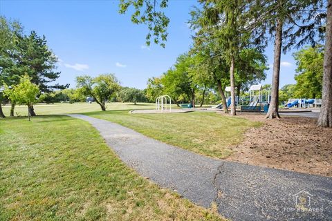 Tiny photo for 1651 PAULINE Circle #1651, Mundelein, IL 60060 (MLS # 12490038)