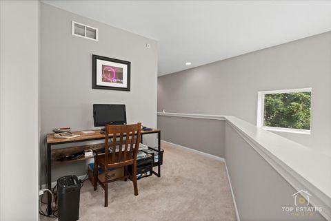 Tiny photo for 1651 PAULINE Circle #1651, Mundelein, IL 60060 (MLS # 12490038)