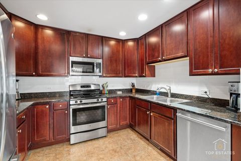 Tiny photo for 1651 PAULINE Circle #1651, Mundelein, IL 60060 (MLS # 12490038)