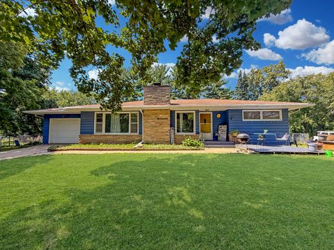 Photo of 2358 Chelsea Avenue, Freeport, IL 61032 (MLS # 12445990) Photo of 2358 Chelsea Avenue, Freeport, IL 61032 (MLS # 12445990)