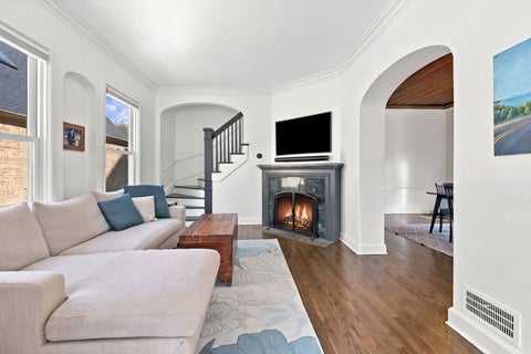 Tiny photo for 250 Iowa Street, Oak Park, IL 60302 (MLS # 12789206)