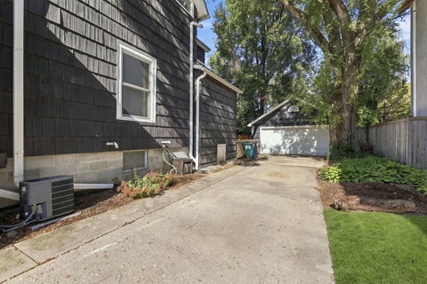 Tiny photo for 250 Iowa Street, Oak Park, IL 60302 (MLS # 12789206)