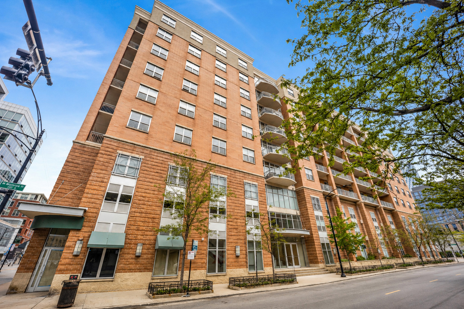 950 W Monroe Street 412
