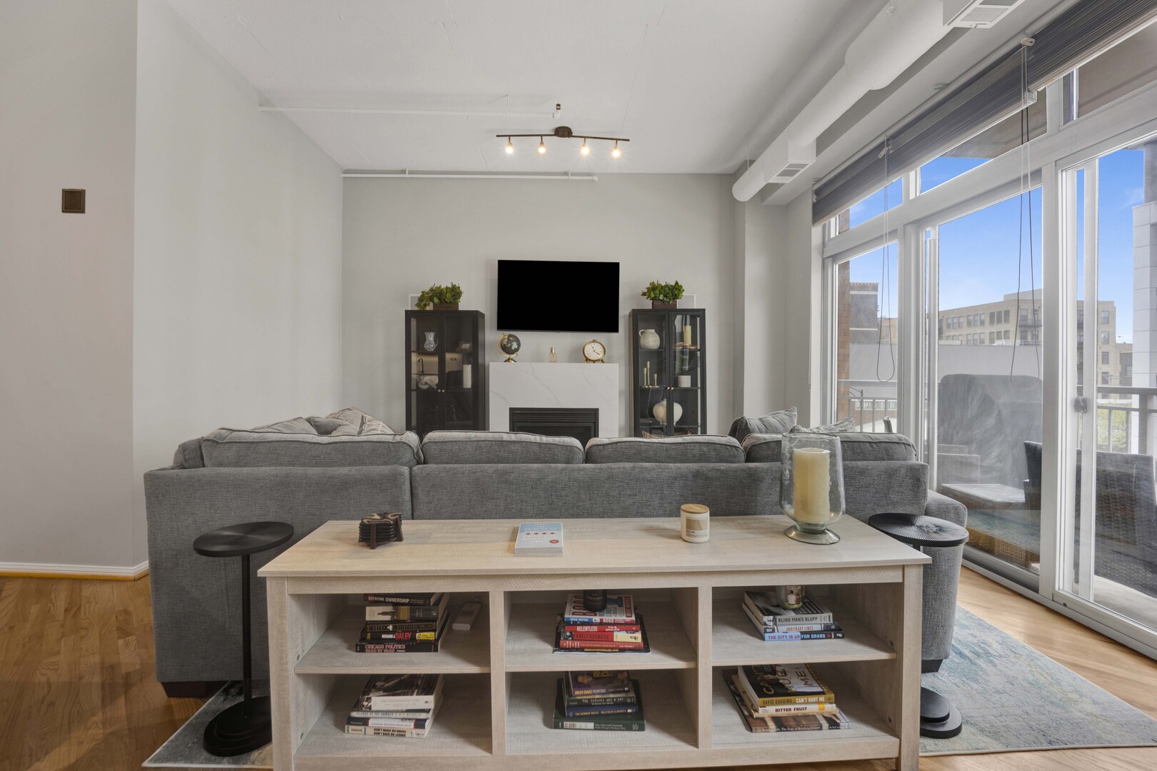950 W Monroe Street 412