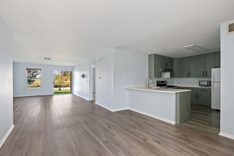 Tiny photo for 8 Taft Court #A, Streamwood, IL 60107 (MLS # 12500805)