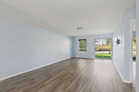 Tiny photo for 8 Taft Court #A, Streamwood, IL 60107 (MLS # 12500805)