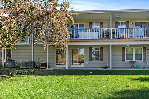 Tiny photo for 8 Taft Court #A, Streamwood, IL 60107 (MLS # 12500805)