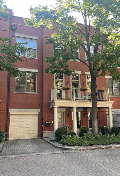 428 N Clinton Street Chicago IL 60654