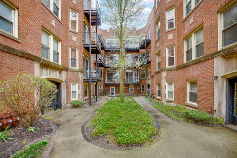 Tiny photo for 1659 W PRATT Boulevard #2B, Chicago, IL 60626 (MLS # 12627433)